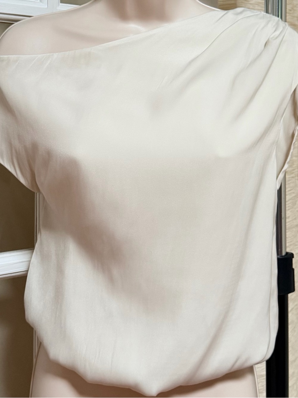 Modern Citizen Cream One-Shoulder Blouse